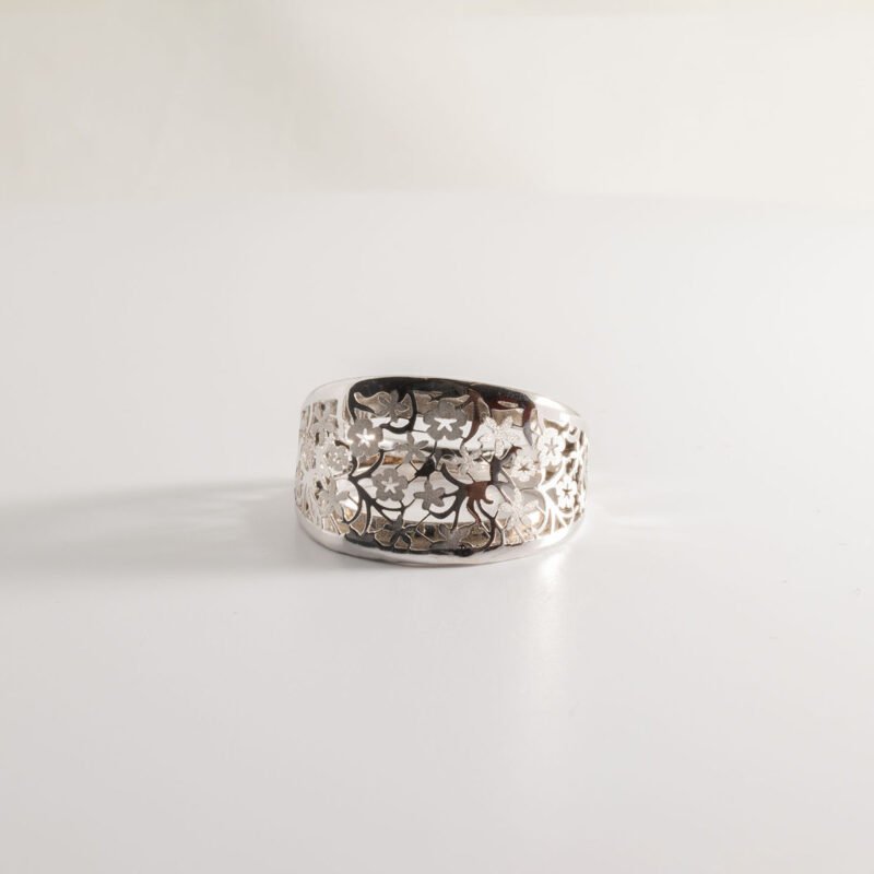 White gold Floral Filigre Ring